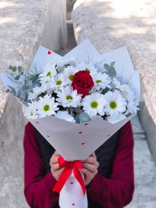  Alanya aynı gün çiçek - Papatyalar Ortaya 1 Gül